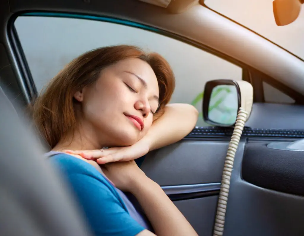 Can you run out of oxygen when sleeping in a car?